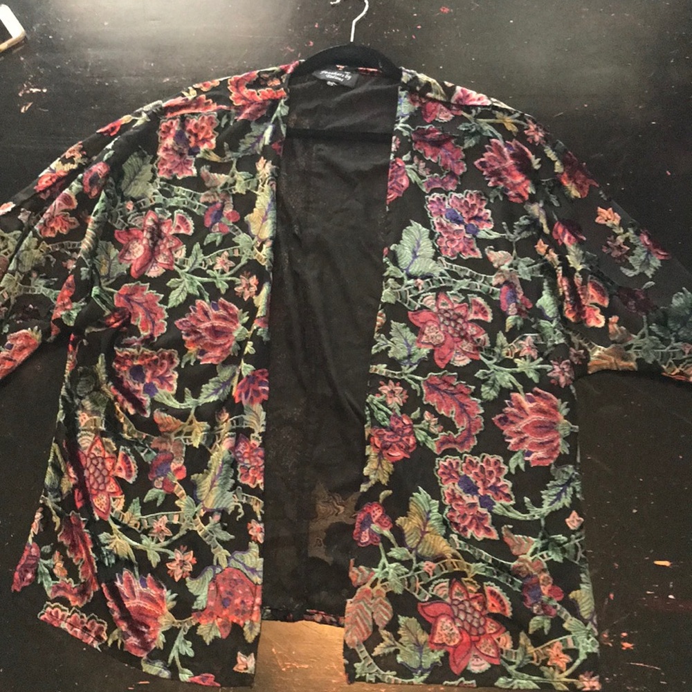 Feathers by Tolani mid sleeve floral cardigan